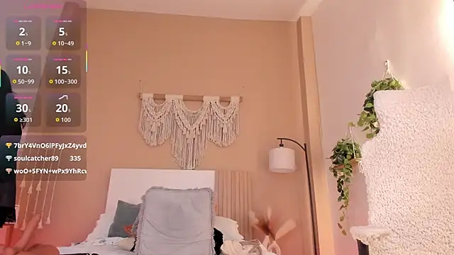 CyntiaAdams online show from April 4, 9:35 pm