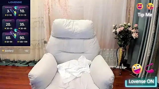 Snapshot of Pennyee chatting on October 11, 1:47 pm Pennyee online show from October 11, 1:47 pm