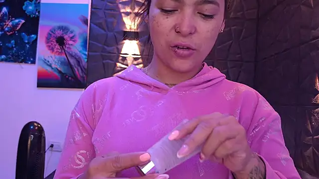 graceymilf666 online show from October 28, 11:38 am