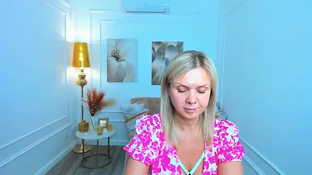 AgathaKlouin online show from March 29, 11:42 am