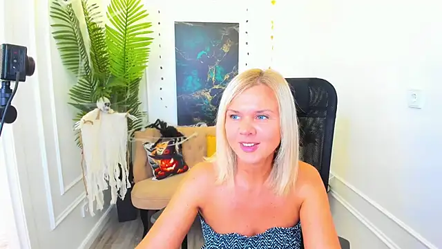 AgathaKlouin online show from October 21, 7:29 pm