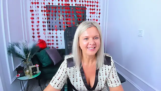 AgathaKlouin online show from February 7, 11:47 am