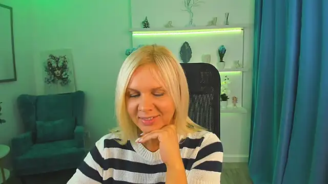Snapshot of AgathaKlouin chatting on September 13, 7:22 pm AgathaKlouin online show from September 13, 7:22 pm