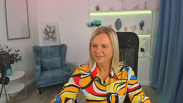 Snapshot of AgathaKlouin chatting on October 9, 7:18 pm AgathaKlouin online show from October 9, 7:18 pm