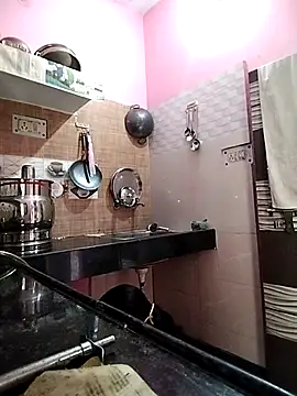 Snapshot of Hotty-Divya chatting on October 8, 6:51 am Hotty-Divya online show from October 8, 6:51 am