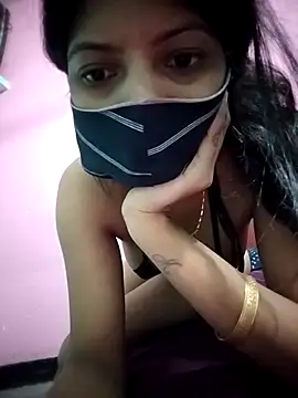 Snapshot of Hotty-Divya chatting on October 9, 9:46 am Hotty-Divya online show from October 9, 9:46 am