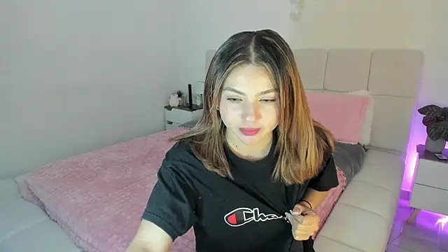 Ori valentina online show from May 11, 9:34 pm