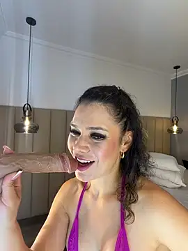 SOFIAGOEZ30 online show from June 18, 11:48 am