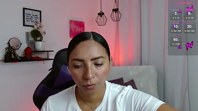 Emmi Cam online show from April 9, 1:05 pm