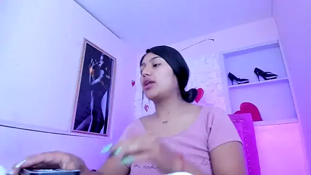 Snapshot of SarahStones chatting on October 17, 3:21 am SarahStones online show from October 17, 3:21 am
