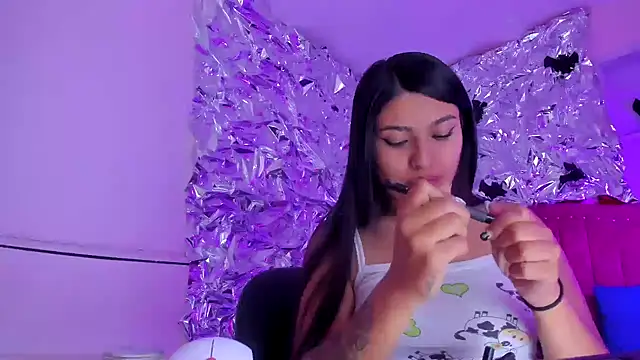 SarahStones online show from November 30, 7:45 am