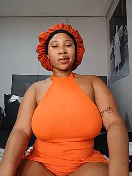 DrippinCaramelCutie online show from June 5, 8:15 pm