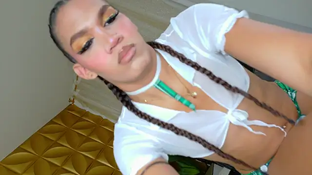Snapshot of Sara-Smith- chatting on October 3, 12:32 pm Sara-Smith- online show from October 3, 12:32 pm