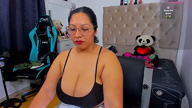 lulu ferrer online show from November 25, 1:13 pm