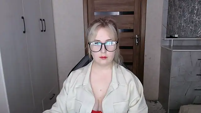 Kristy-Max online show from January 15, 10:49 pm