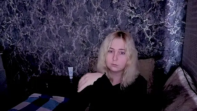 Kristy-Max online show from April 1, 8:50 pm