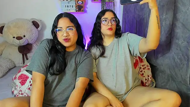 maddie-and-chelsea- online show from November 9, 10:44 am