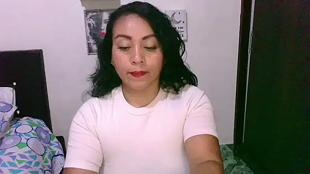 Snapshot of zaray_bella chatting on October 17, 9:40 pm zaray bella online show from October 17, 9:40 pm