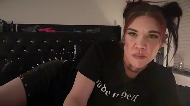 RavenRayyy online show from January 11, 5:45 am