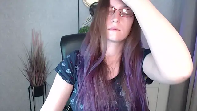 emmaxDelight online show from November 13, 6:23 am