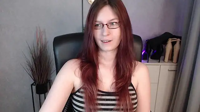 emmaxDelight online show from February 18, 6:56 am