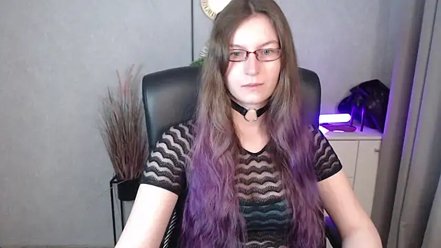 Snapshot of emmaxDelight chatting on October 22, 5:23 am emmaxDelight online show from October 22, 5:23 am