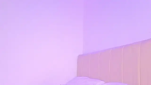 quianna  online show from January 8, 7:18 pm