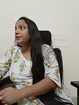 Simran-Kaur143 online show from July 12, 10:38 am