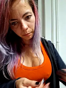 Snapshot of allinqueen chatting on October 1, 1:54 am allinqueen online show from October 1, 1:54 am
