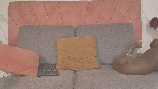 Hanna lens online show from April 28, 7:29 pm