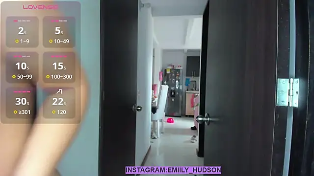Snapshot of emily_huddson_ chatting on October 3, 5:51 pm emily huddson online show from October 3, 5:51 pm
