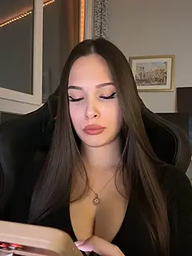 EricaWalls online show from March 26, 8:43 pm