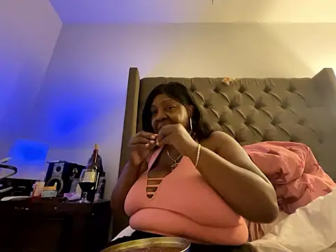 XXXLollipopsJuicy online show from January 19, 5:47 am