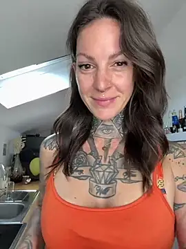 BrownieyQueen online show from June 18, 6:26 am