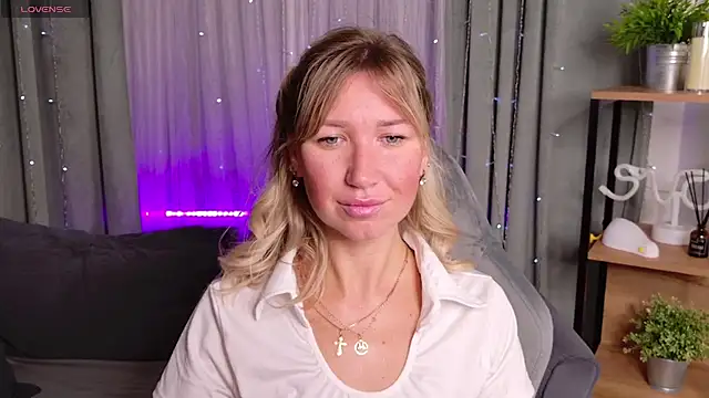 Snapshot of MilaBott chatting on September 13, 8:17 pm MilaBott online show from September 13, 8:17 pm