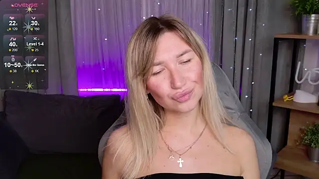 Snapshot of MilaBott chatting on October 3, 9:20 pm MilaBott online show from October 3, 9:20 pm