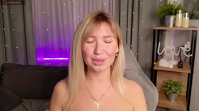 Snapshot of MilaBott chatting on September 22, 9:46 pm MilaBott online show from September 22, 9:46 pm