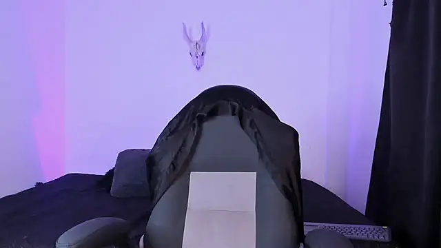 Aliz01 online show from November 18, 9:05 pm