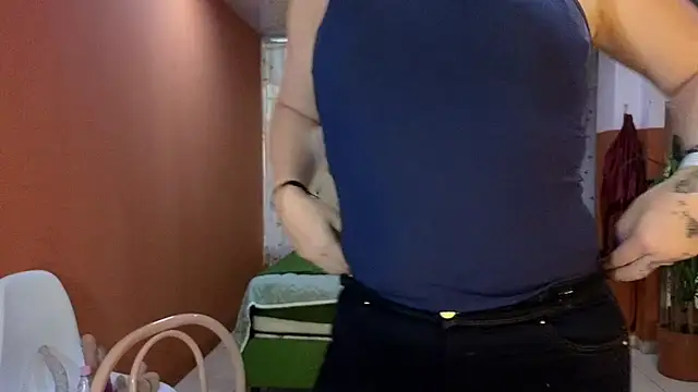 Snapshot of camil_milfdream chatting on September 13, 10:56 am camil milfdream online show from September 13, 10:56 am