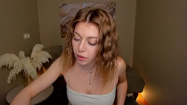 Snapshot of MollyMeltorr chatting on October 17, 8:39 am MollyMeltorr online show from October 17, 8:39 am