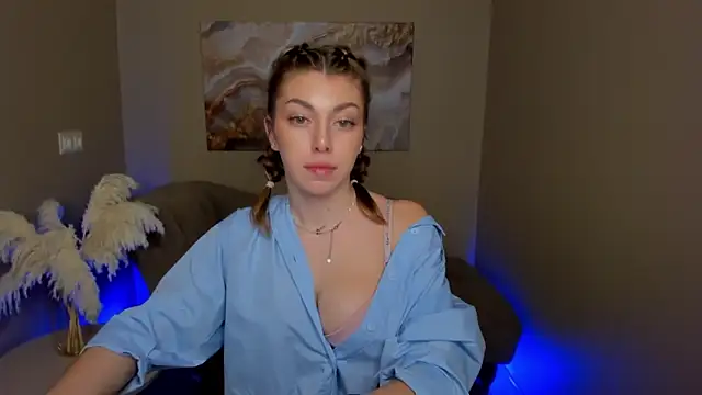 Snapshot of MollyMeltorr chatting on October 10, 8:08 am MollyMeltorr online show from October 10, 8:08 am