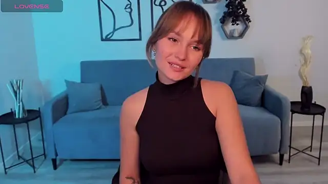 Snapshot of BritnieCute chatting on October 17, 8:06 am BritnieCute online show from October 17, 8:06 am