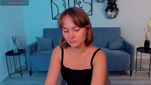 Snapshot of BritnieCute chatting on October 20, 5:32 am BritnieCute online show from October 20, 5:32 am