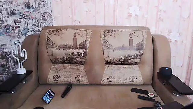 Snapshot of Miya_Wey_ chatting on October 10, 5:51 pm Miya Wey online show from October 10, 5:51 pm