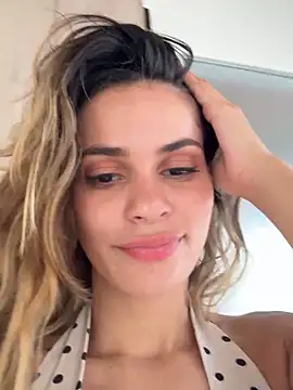 cuteluci  online show from June 13, 4:48 pm