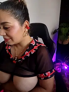 LaurenWelly  online show from March 14, 9:38 pm