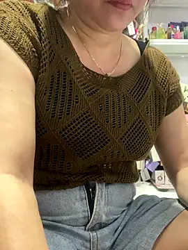 Snapshot of Cesywet chatting on October 8, 9:35 am Cesywet online show from October 8, 9:35 am