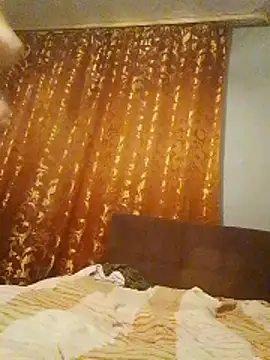 Rowena Vonnie online show from December 3, 10:45 pm