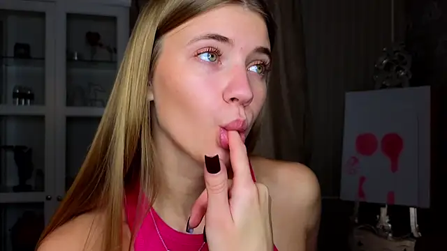 Snapshot of AnneFoxy chatting on October 15, 7:22 am AnneFoxy online show from October 15, 7:22 am