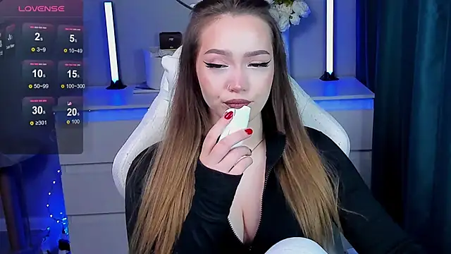 Evia r0se online show from November 9, 2:46 pm